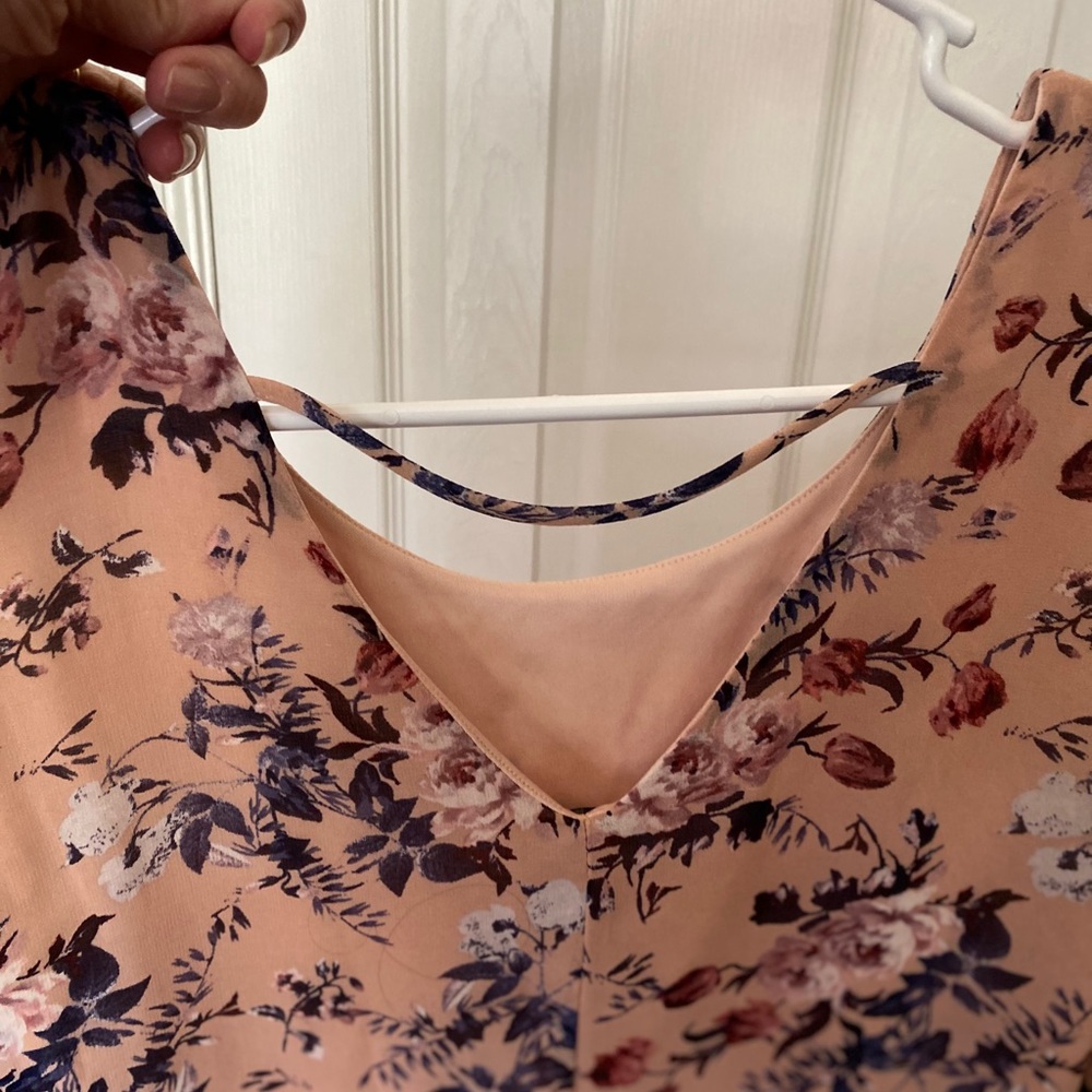 Beautiful floral dress - Picture 2 of 4